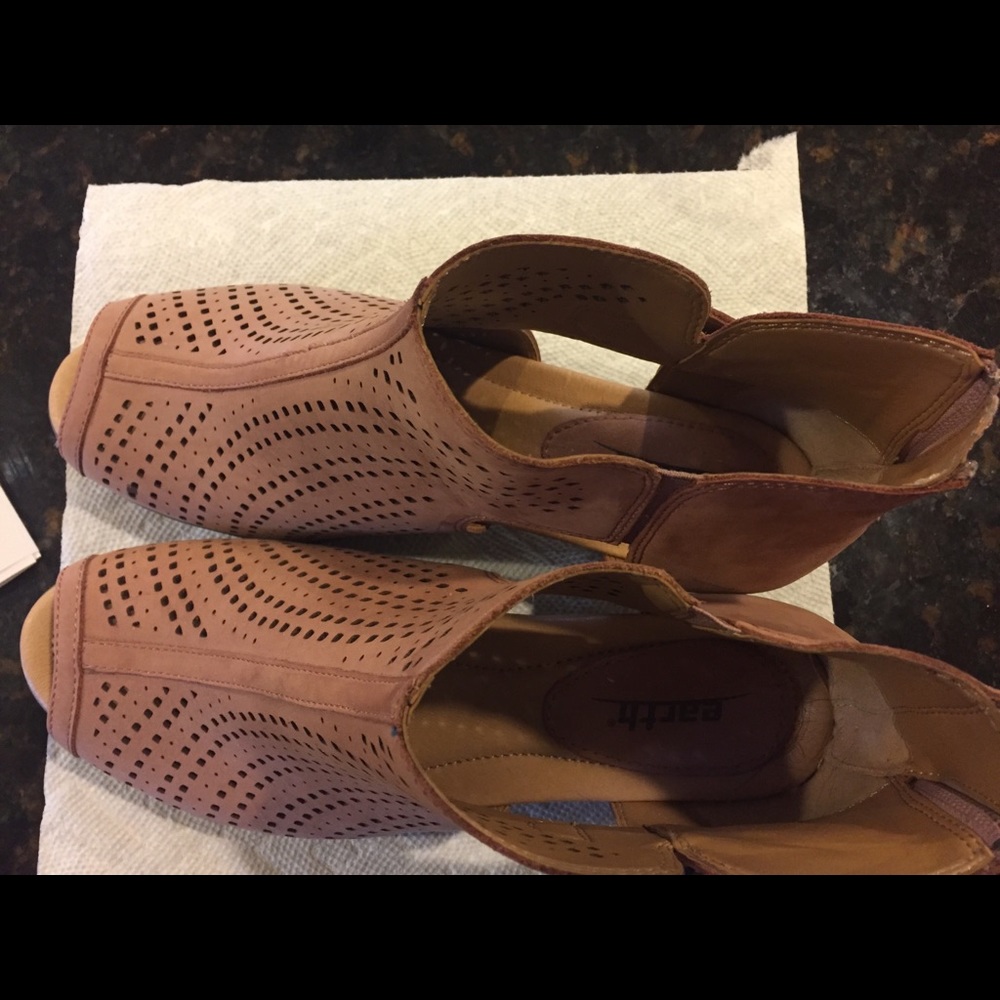 Earth booties Rose Size 9